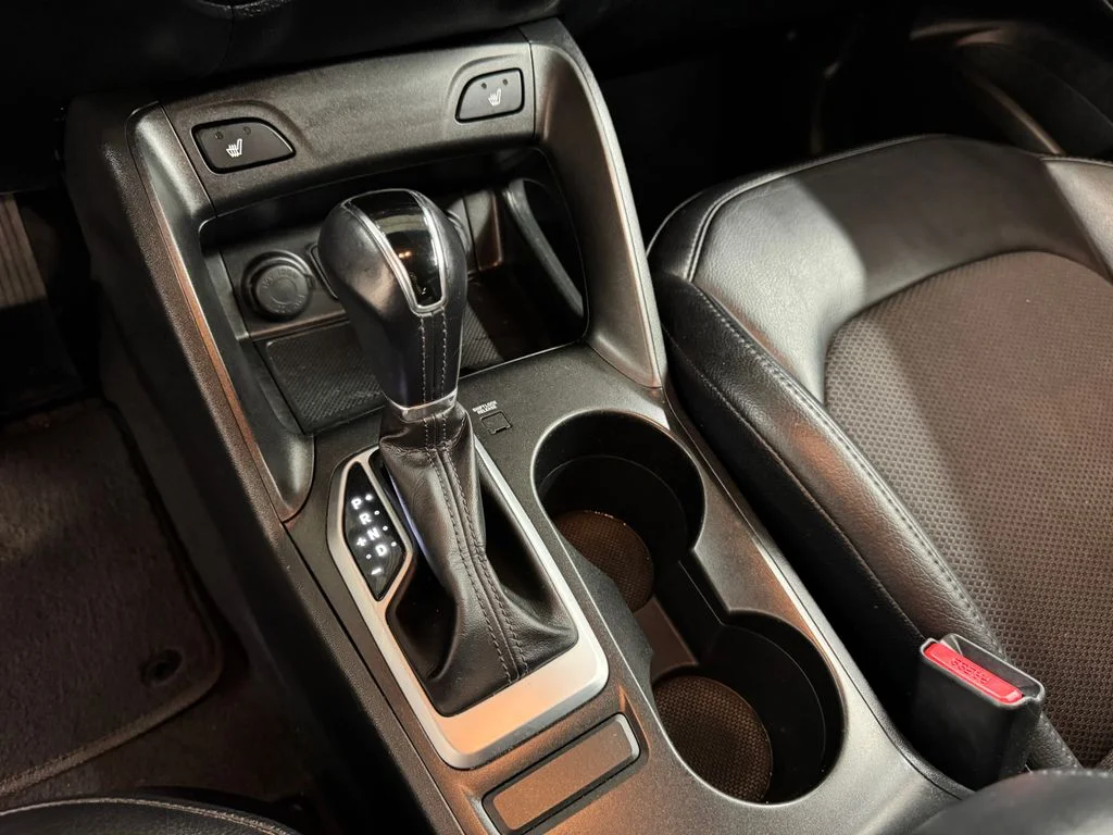 Used 2014 Silver Hyundai SE image 24