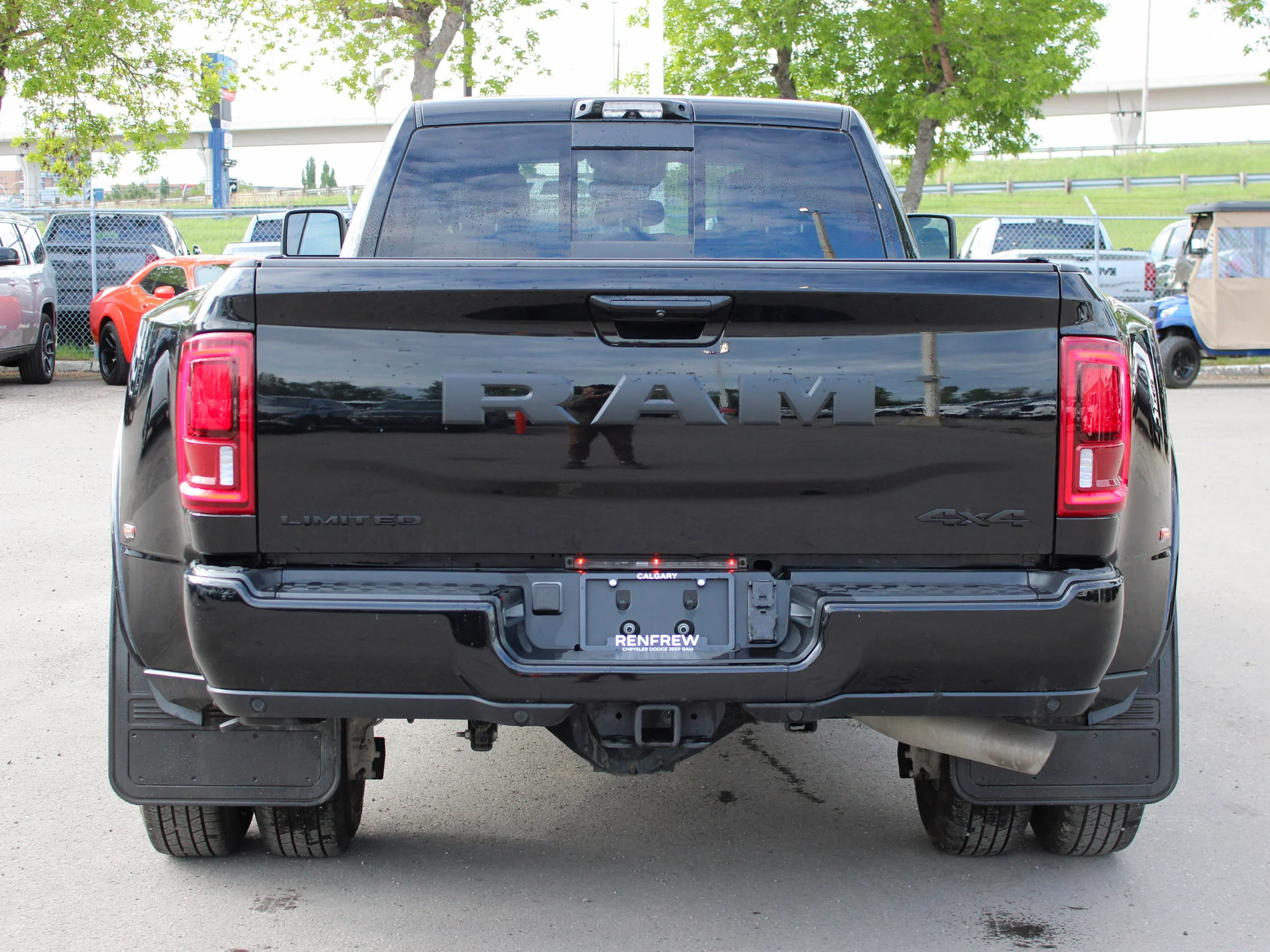 Certified Used 2025 Black RAM Limited* | Cummins Diesel | Night Edition | 5th Wheel & Gooseneck | Apple CarPlay image 16