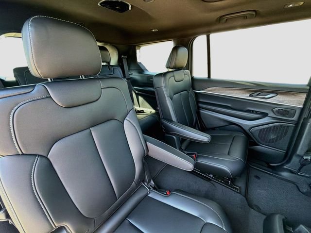 New 2027 White Jeep Limited image 33