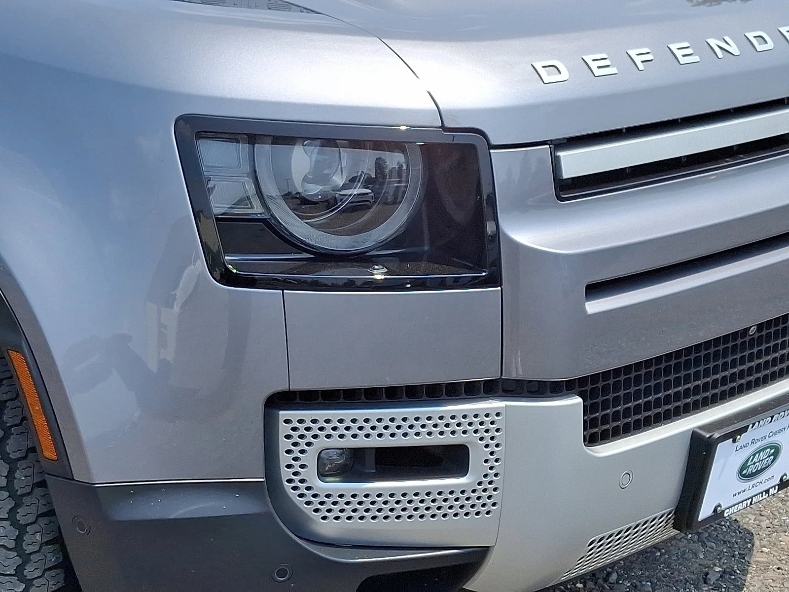 Used 2022 Eiger Grey Metallic   1Df Land Rover SE image 14