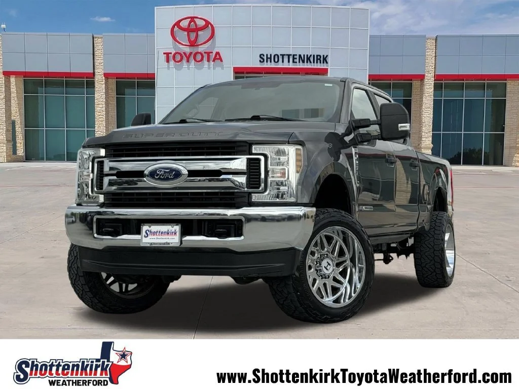 Used 2018 Gray Ford XL image 1