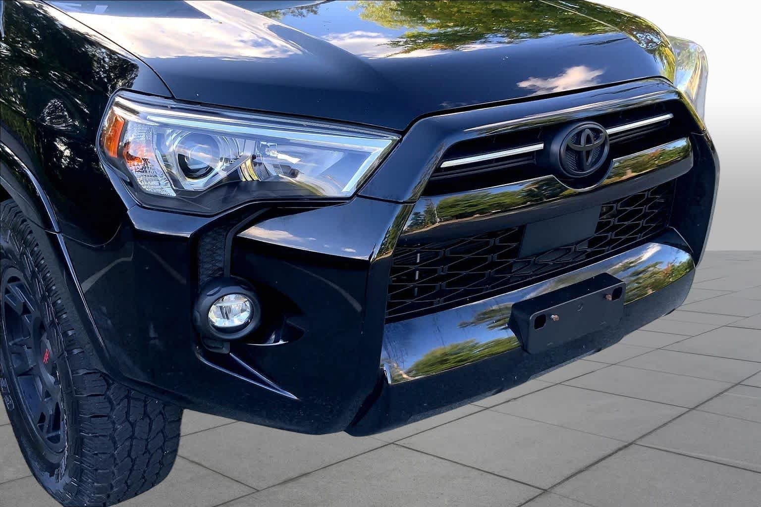 Used 2021 Midnight Black Metallic Toyota SR5 Premium image 29