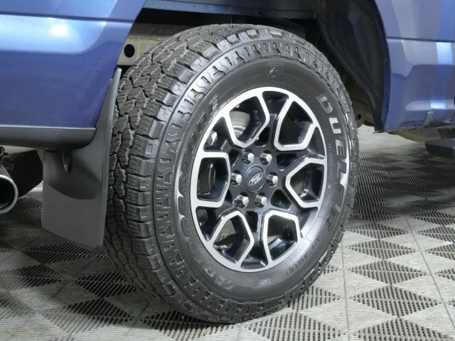 Used 2016 Blue Ford XLT image 7