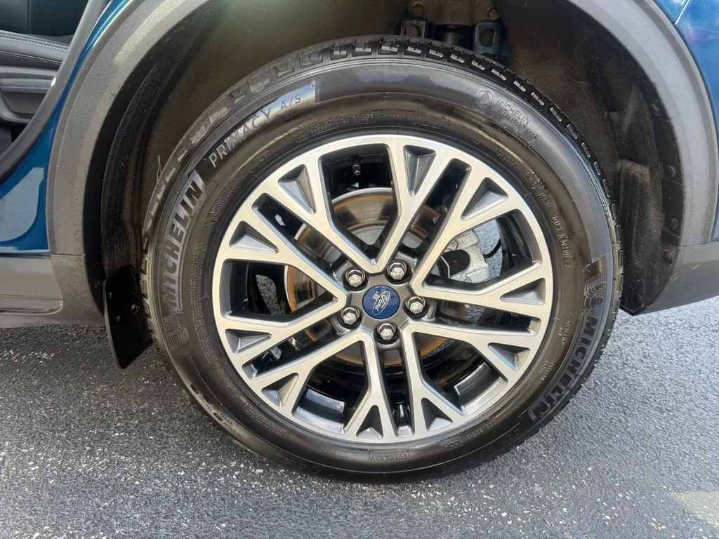 Used 2020 Green Metallic Ford SEL image 33