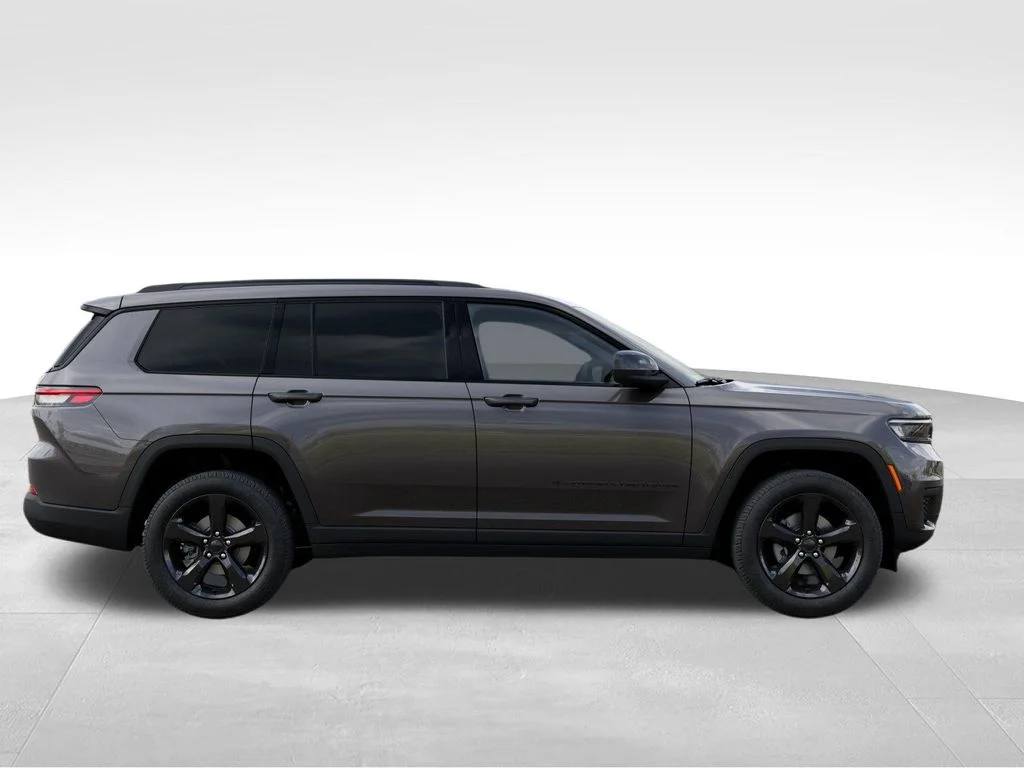 Used 2025 Gray Jeep Altitude X image 22