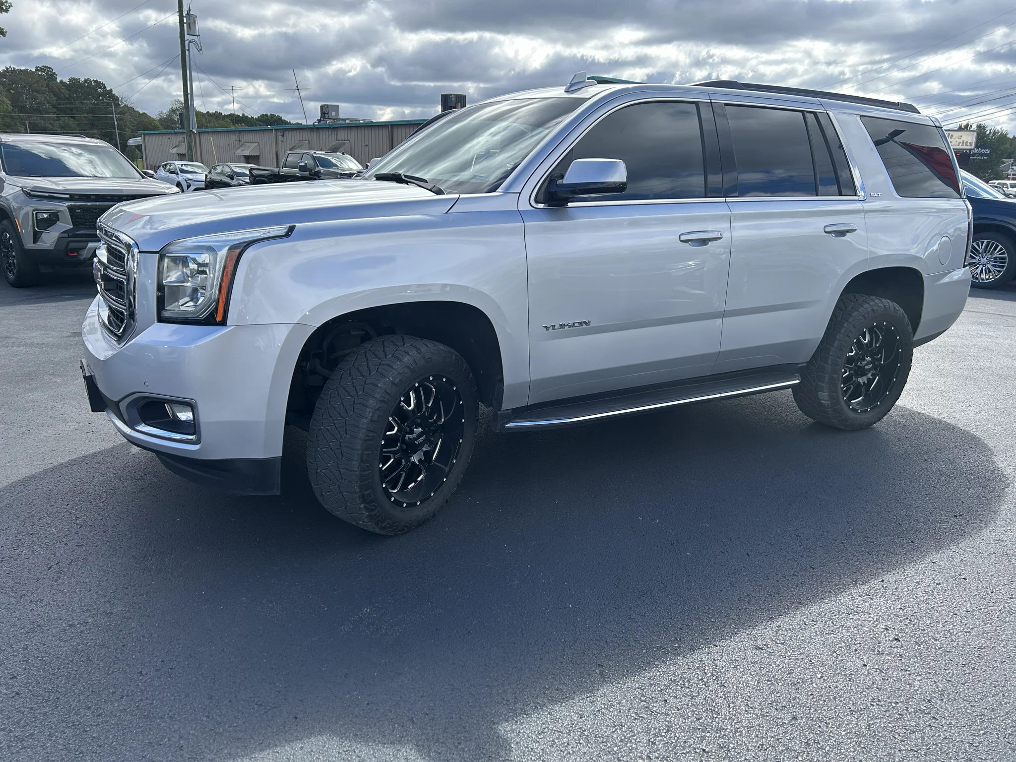 Used 2019 QUICKSILVER METALLIC GMC SLT Standard Edition image 3