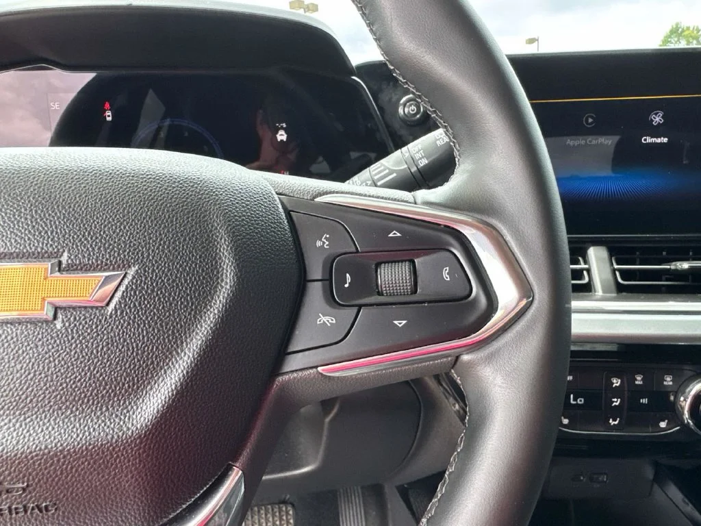 Used 2025 White Chevrolet LT image 31