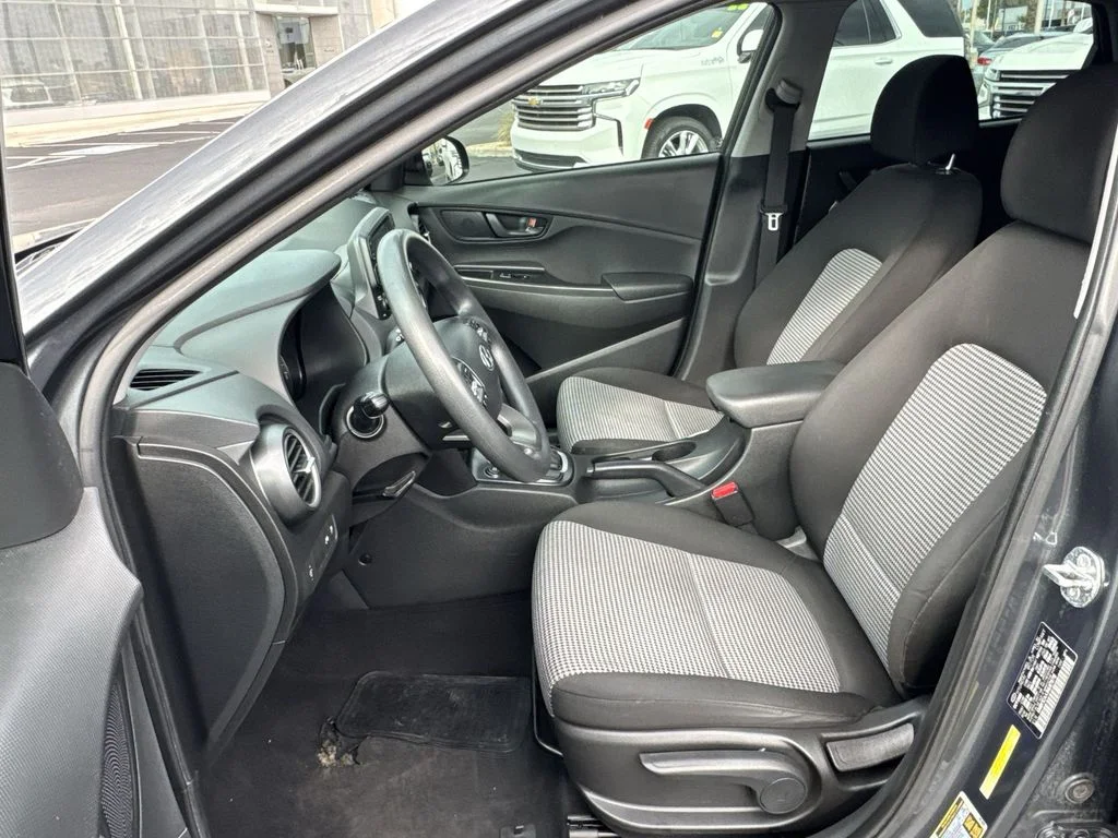 Used 2021 Gray Hyundai SE image 10