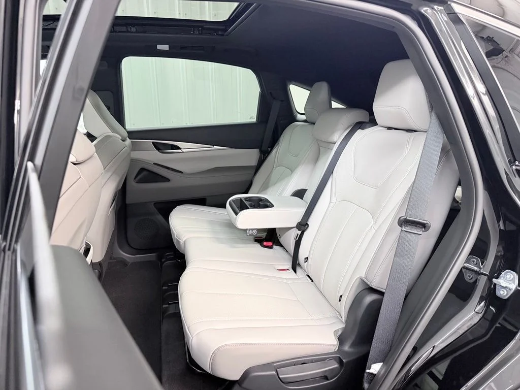 New 2027 BLACK OBSIDIAN INFINITI Luxe AWD image 36