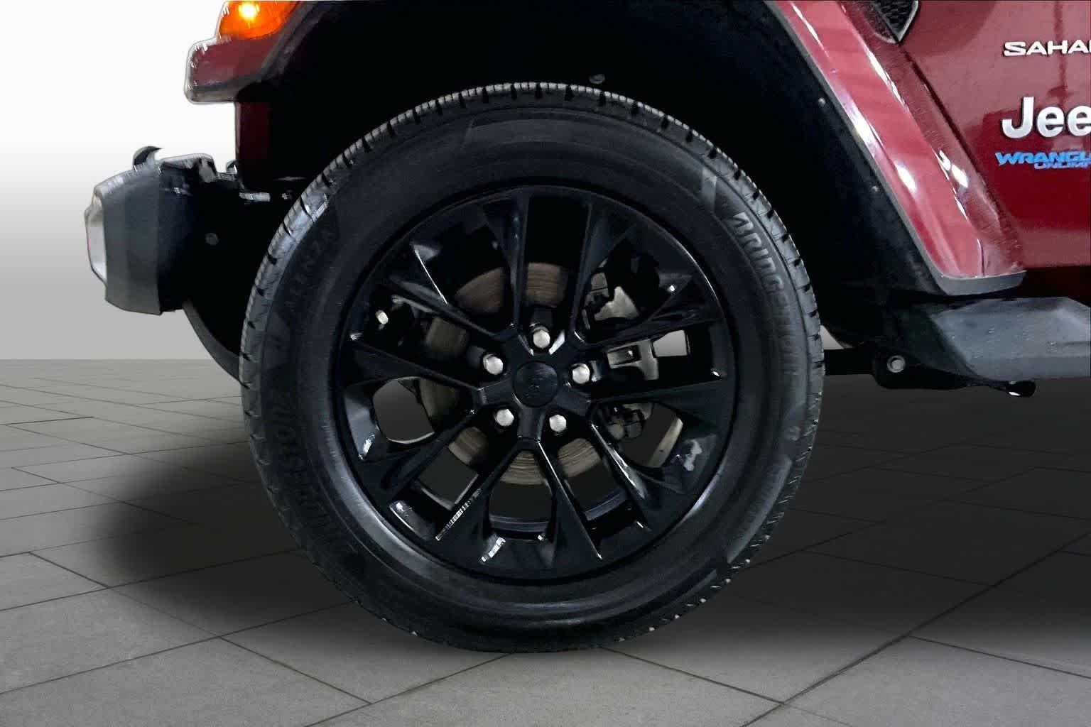 Used 2021 Snazzberry Pearlcoat Jeep Unlimited Sahara image 11