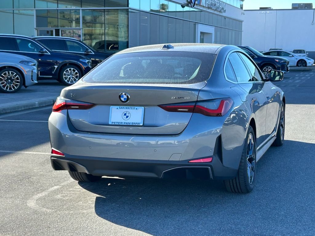 New 2026 Skyscraper Grey Metallic BMW eDrive40 image 5