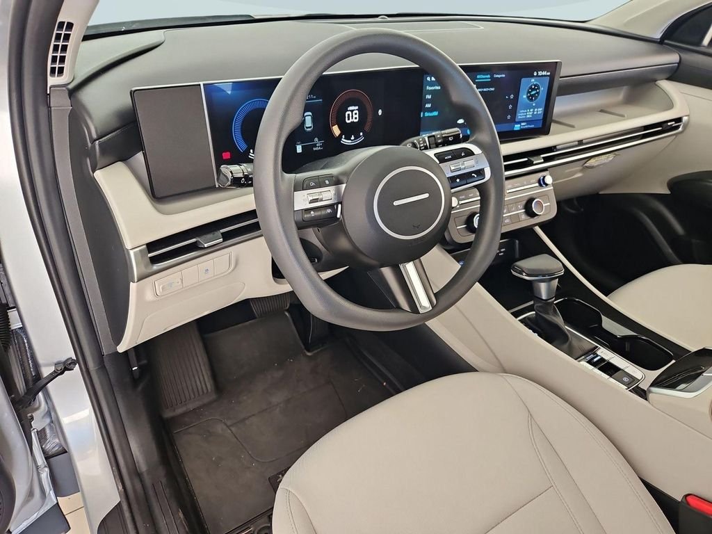 Used 2025 Silver Hyundai SE image 13
