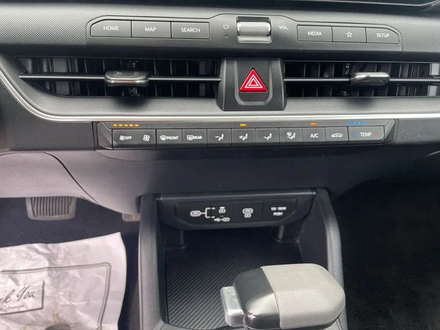 2025 Kia K4 LXS - Photo 25