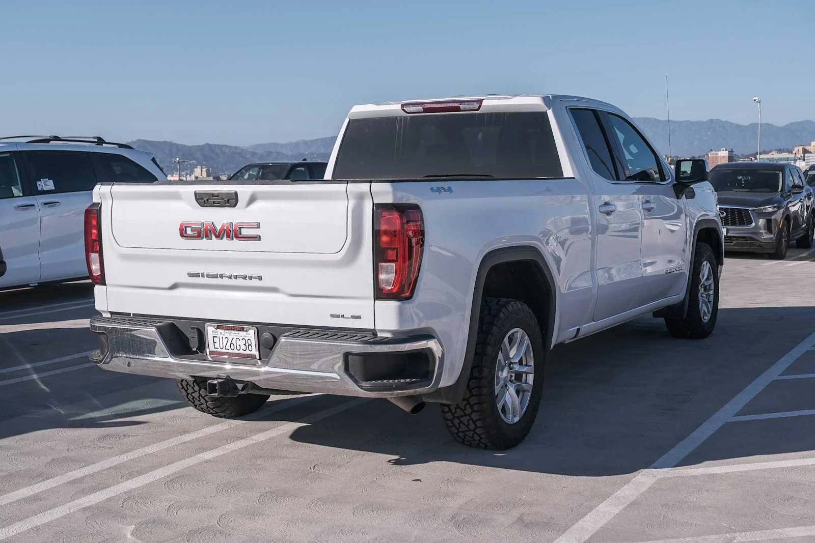Used 2022 Summit White GMC SLE image 4
