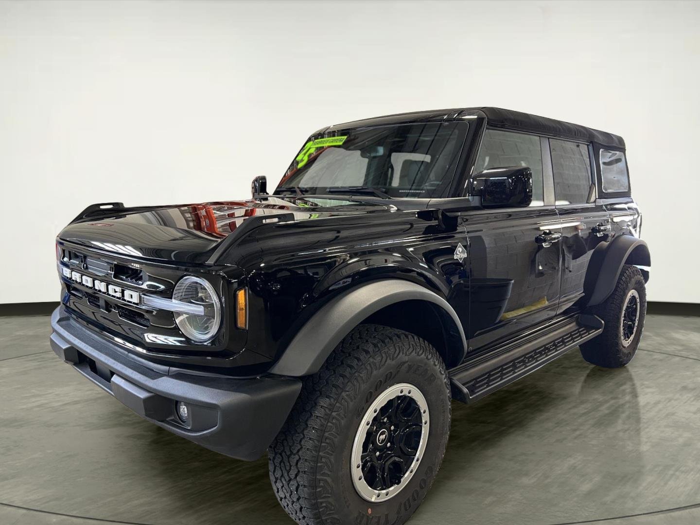 2025 Ford Bronco Outer Banks 4x4's photo