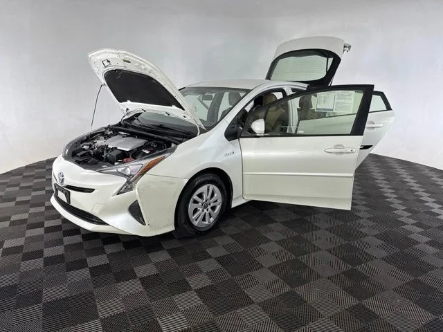 Used 2016  Toyota Two image 12