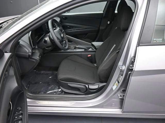 Used 2025 Silver Hyundai SEL Sport image 12