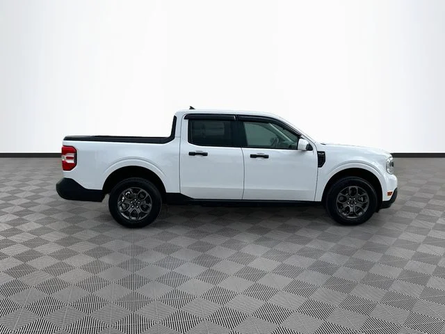 Used 2023 White Ford XLT image 4
