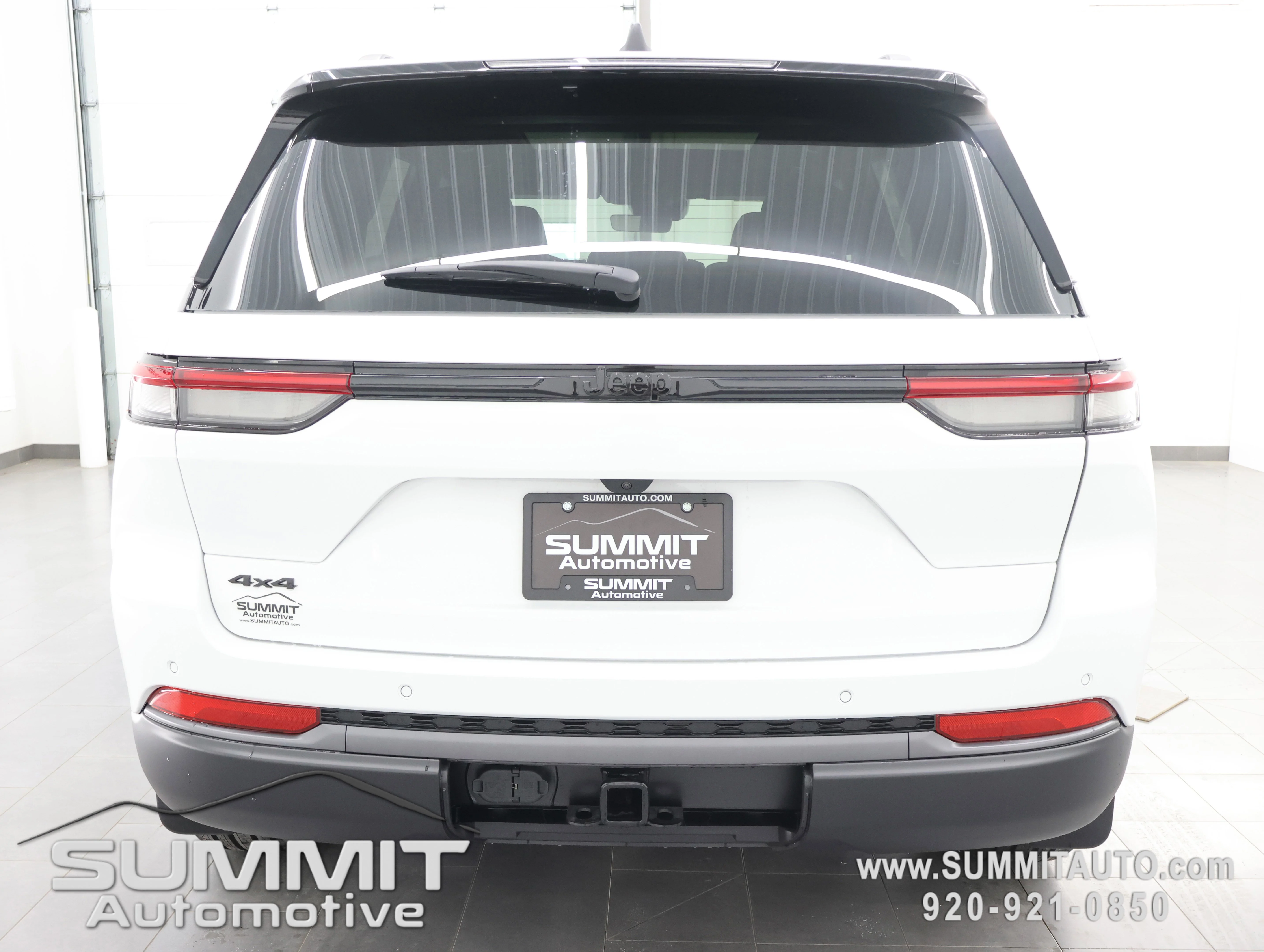 New 2026 Bright White Clear-Coat Exterior Paint Jeep Limited image 31