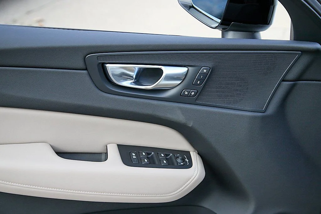 New 2026 Crystal White Volvo Plus image 11