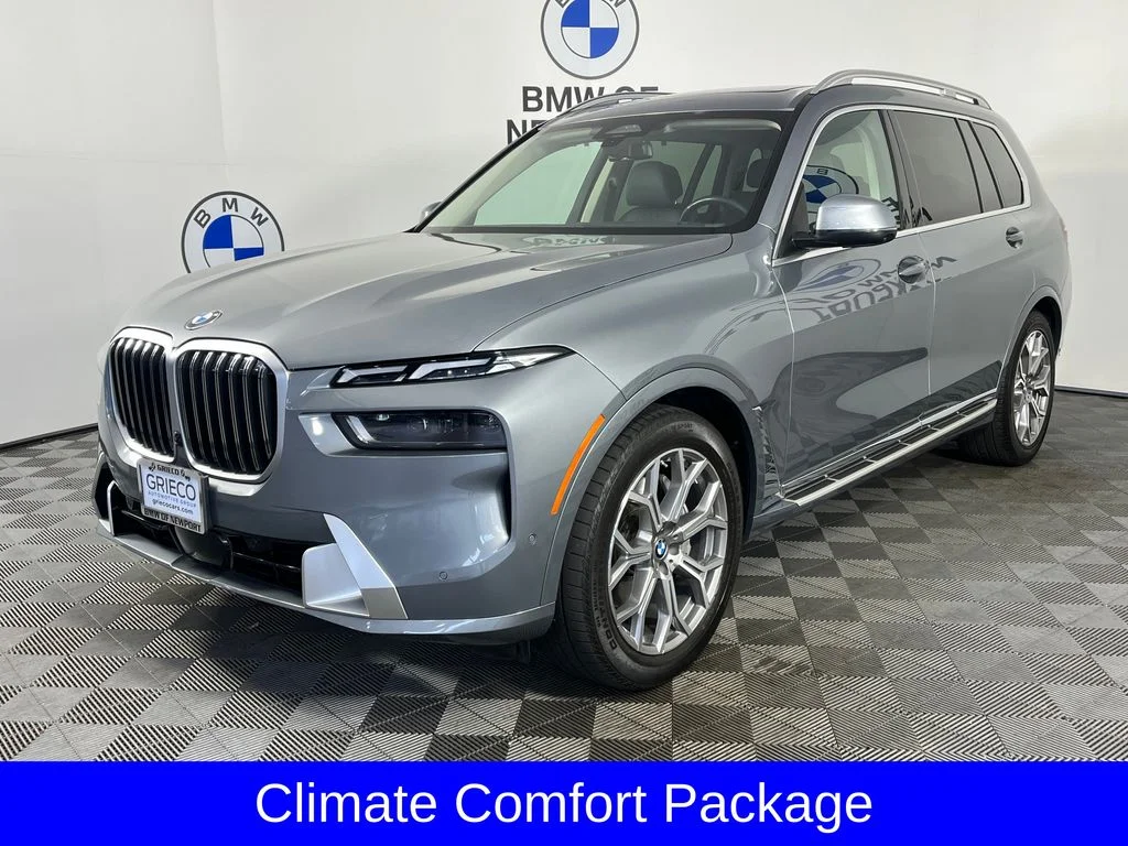 Used 2023 Skyscraper Grey Metallic BMW xDrive40i image 3