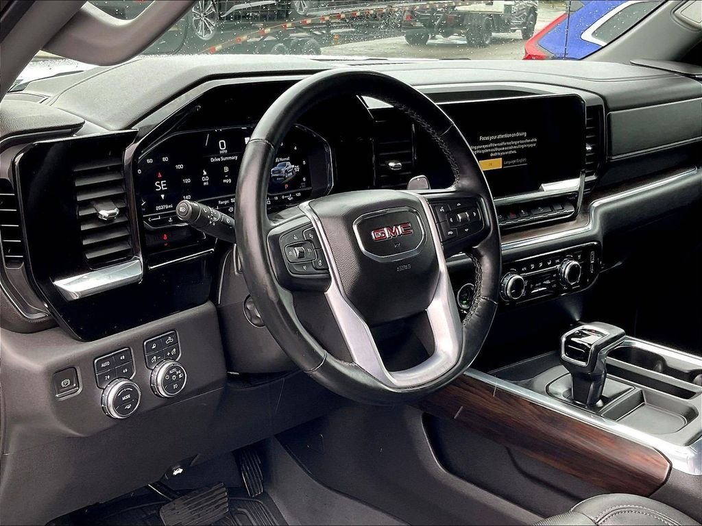 Used 2023 White GMC SLT image 8