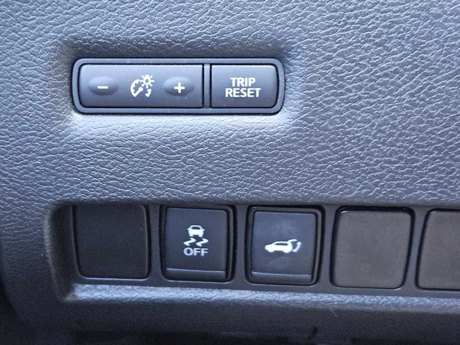 Used 2017 Magnetic Black Metallic Nissan SL image 17