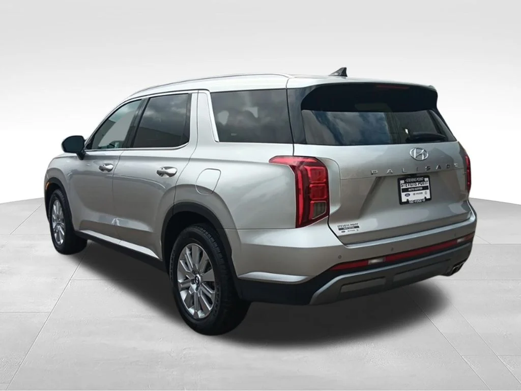 Used 2025 Typhoon Silver Hyundai SEL image 5