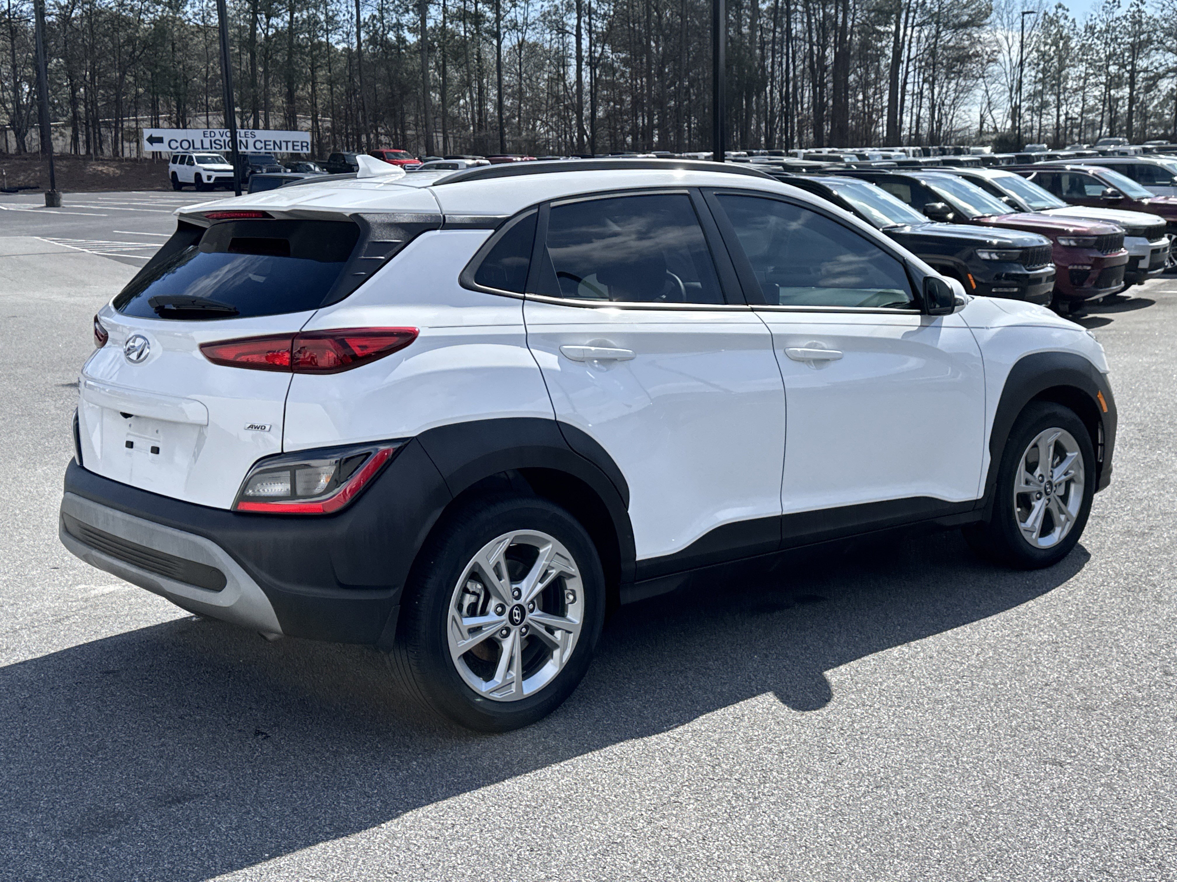 Used 2023 Lunar White Hyundai SEL image 3