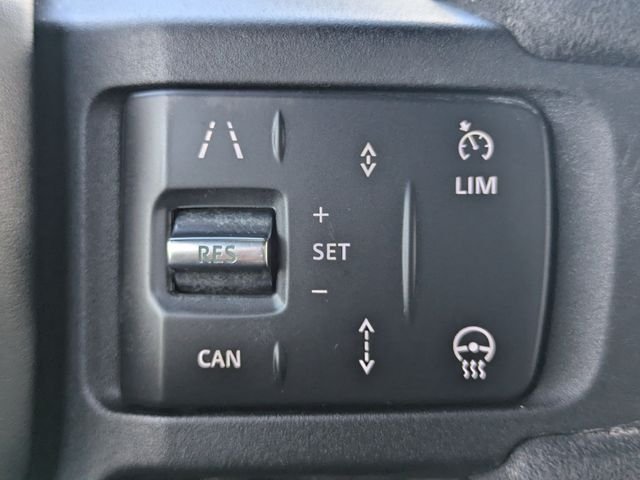 Used 2024  Land Rover V8 image 27