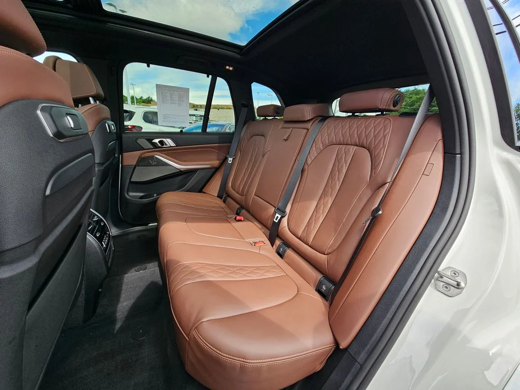 Used 2026 Mineral White Metallic BMW M60i image 22