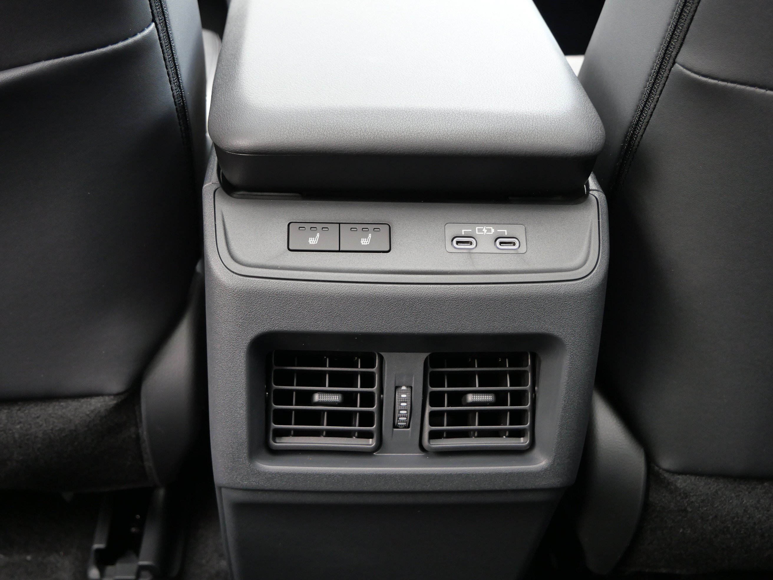 New 2026 Wind Chill Pearl with Midnight Black Metallic roof <sup>1</sup> Toyota  XSE image 9