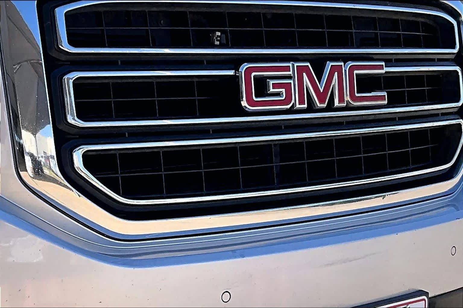 Used 2018 Quicksilver Metallic GMC SLT image 28