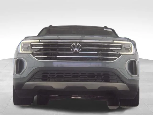Used 2025  Volkswagen 2.0T SE w/Technology image 4