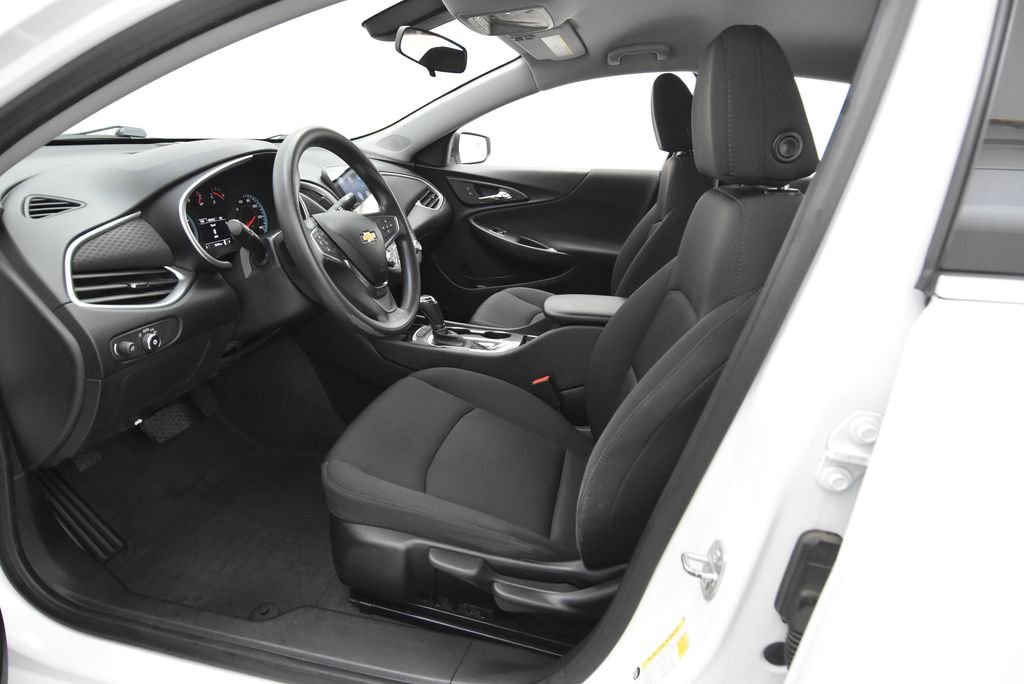 Used 2019 Summit White Chevrolet LS image 23