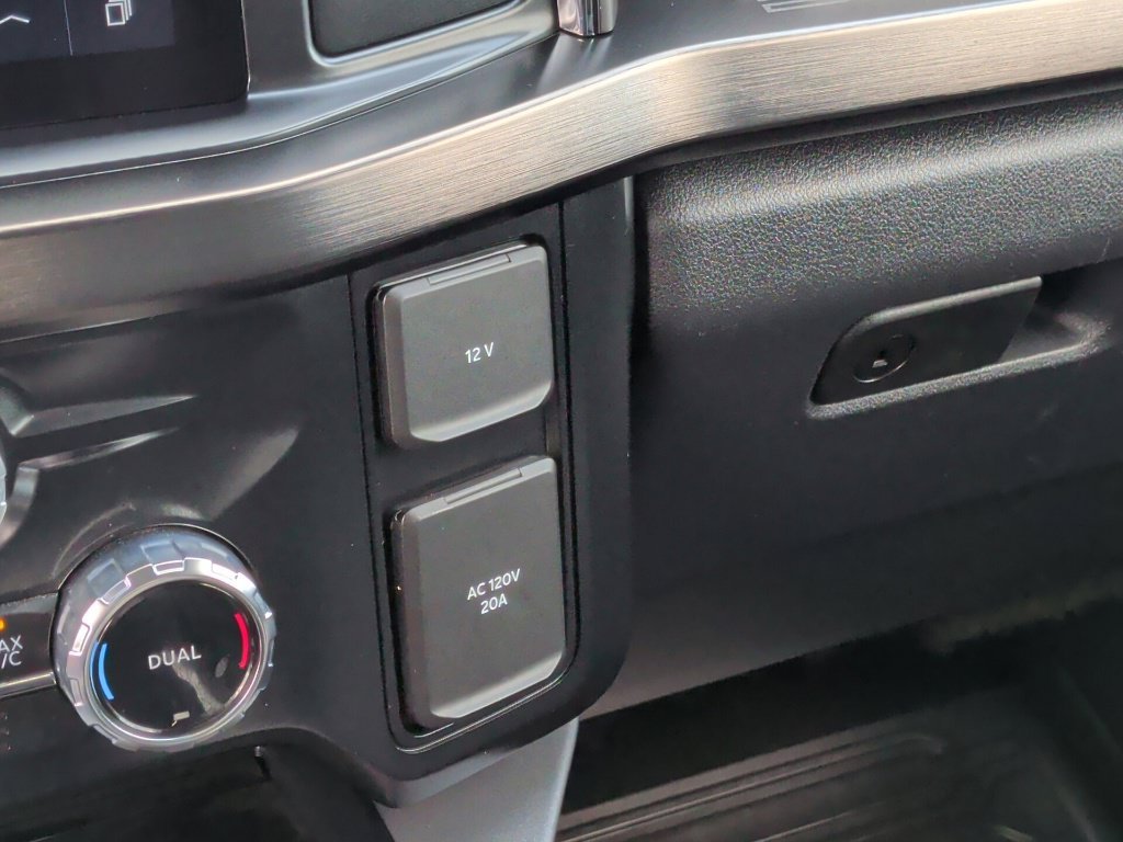 Used 2024 Silver Ford Lariat image 35