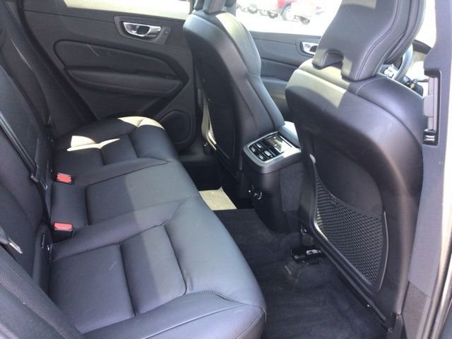 Used 2020 Denim Blue Metallic Volvo T6 Inscription image 25