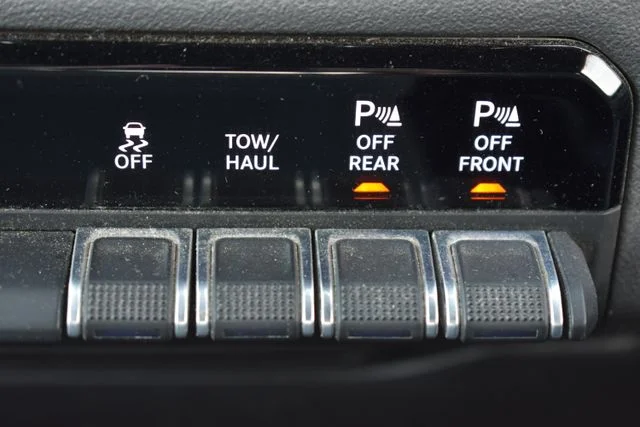 Used 2023 White Ram Big Horn/Lone Star image 30