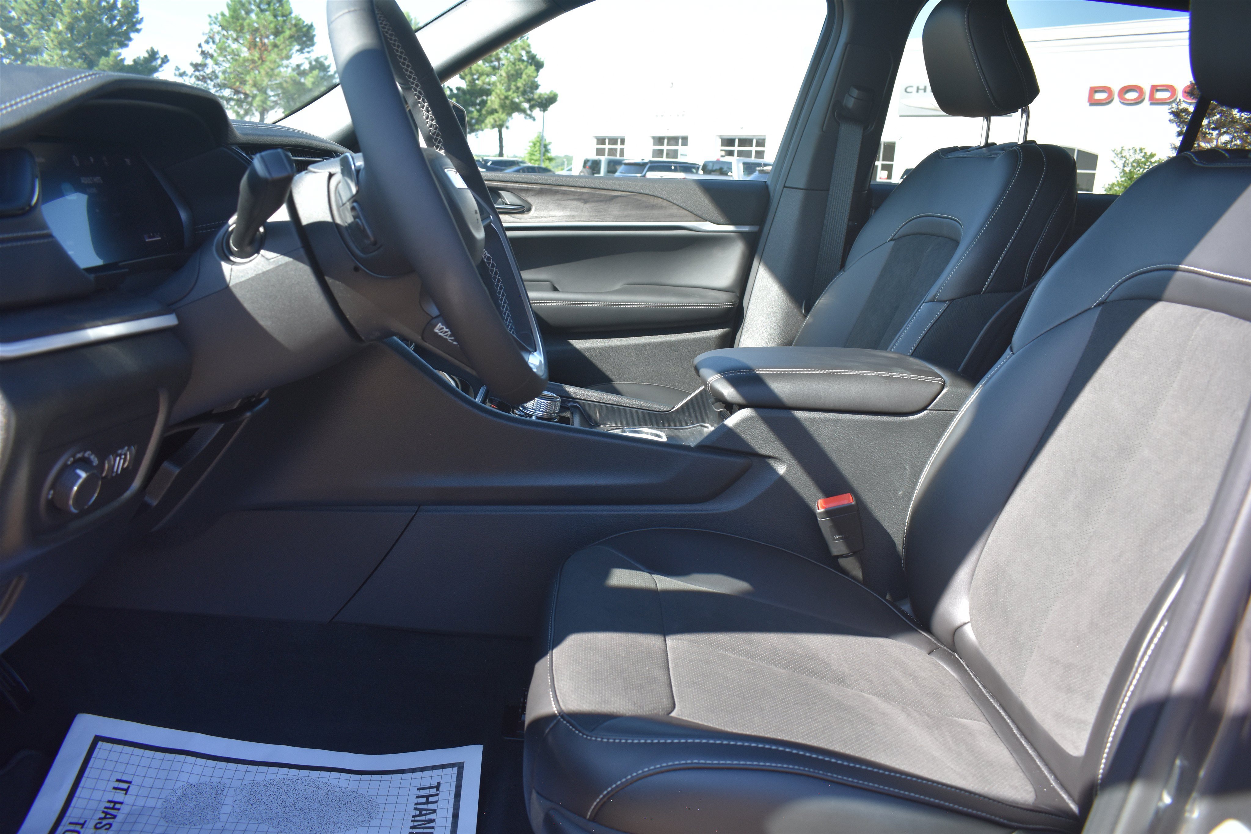 New 2026 Baltic Gray Metallic Clear-Coat Exterior Paint Jeep Laredo Altitude image 14