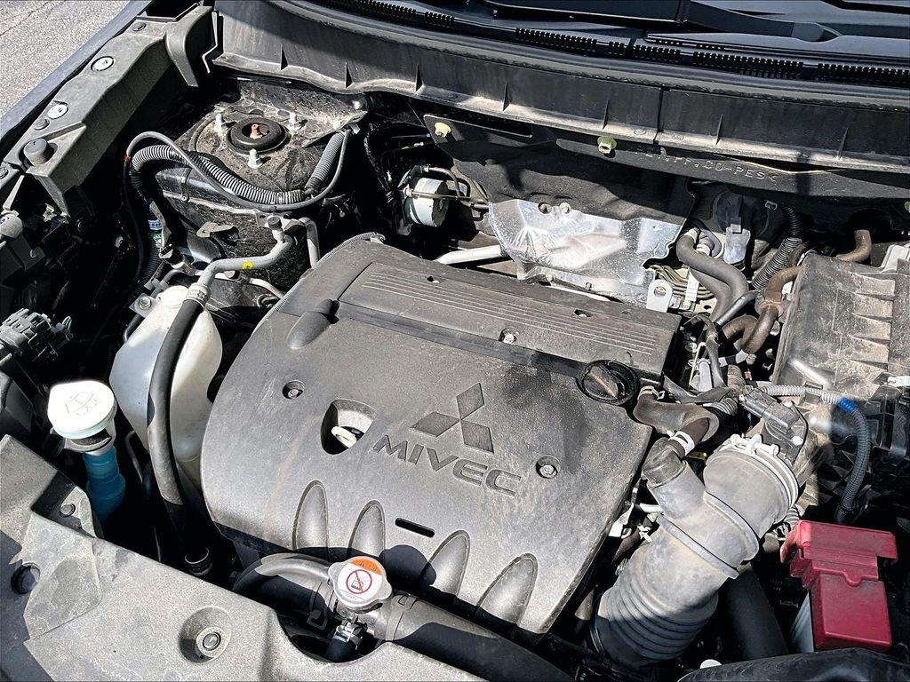 Used 2025 Alloy Silver Metallic Mitsubishi  image 34