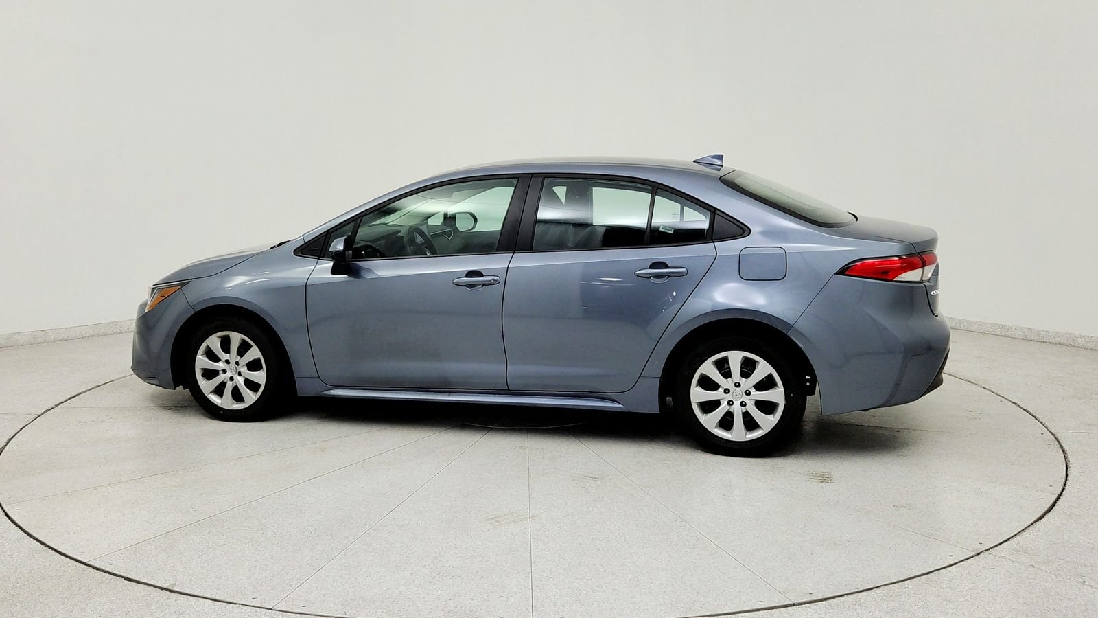Used 2024  Toyota LE image 4