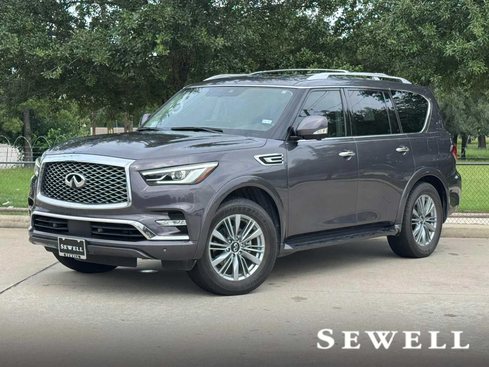 2023 INFINITI QX80 LUXE