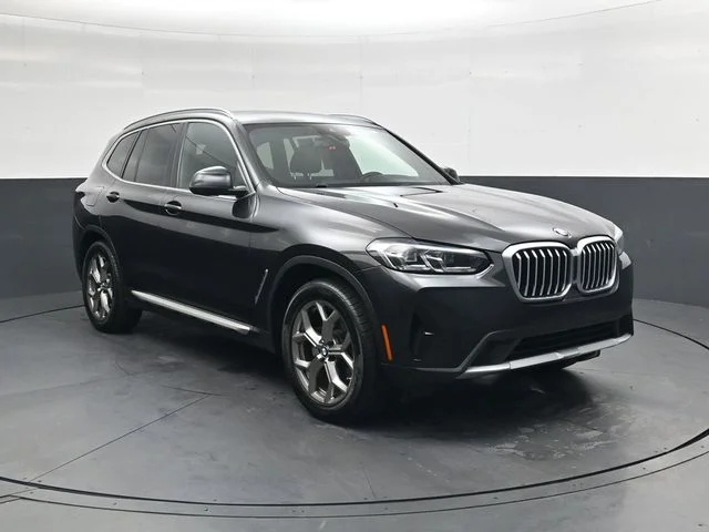 Used 2024 Gray BMW sDrive30i image 2