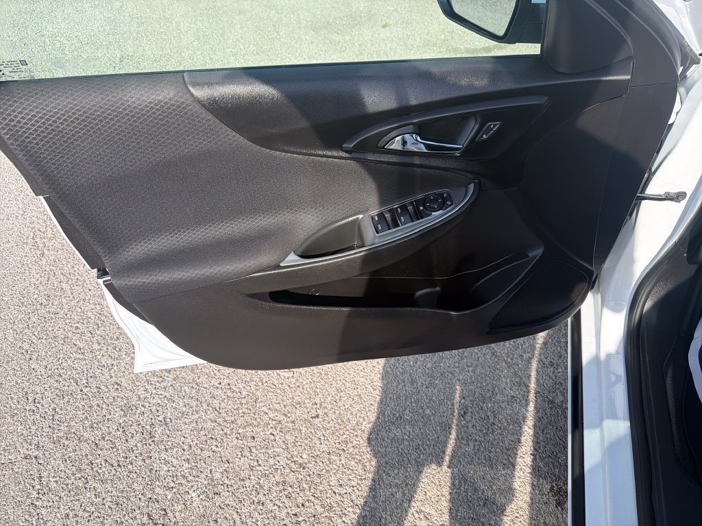 Used 2025 White Chevrolet LT image 12