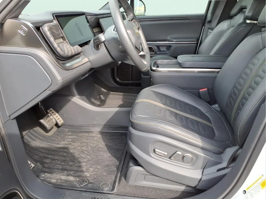 Used 2022 White Rivian Adventure image 21