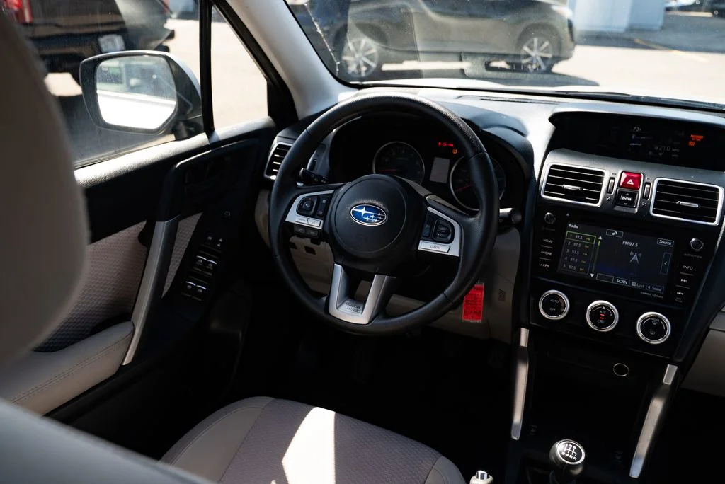 Used 2017 Silver Subaru 2.5i Premium image 9