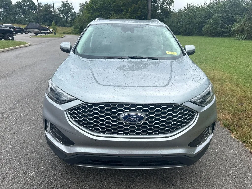 Used 2024 Silver Ford SEL image 11