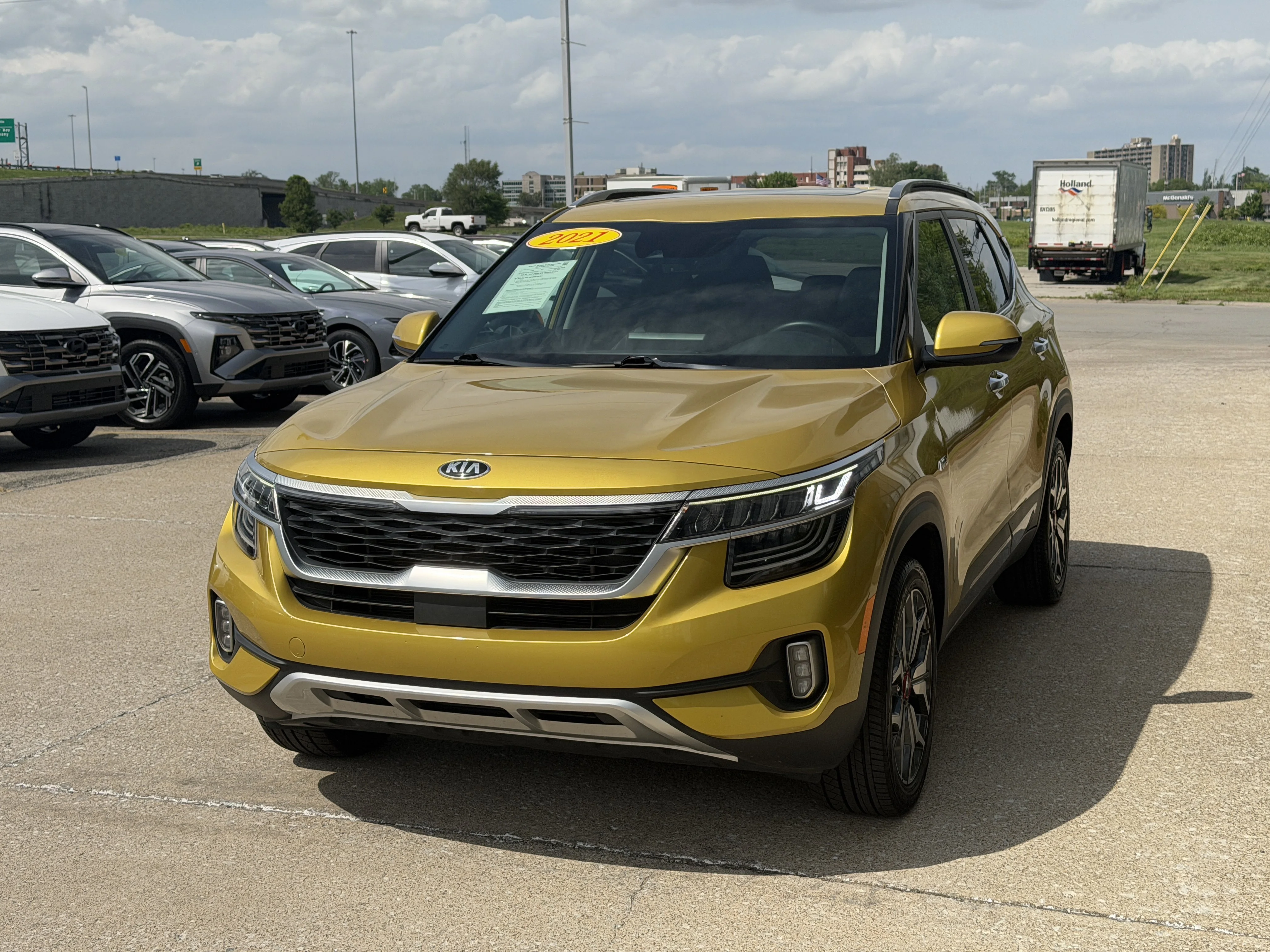 Used 2021 Starbright Yellow Kia SX image 16