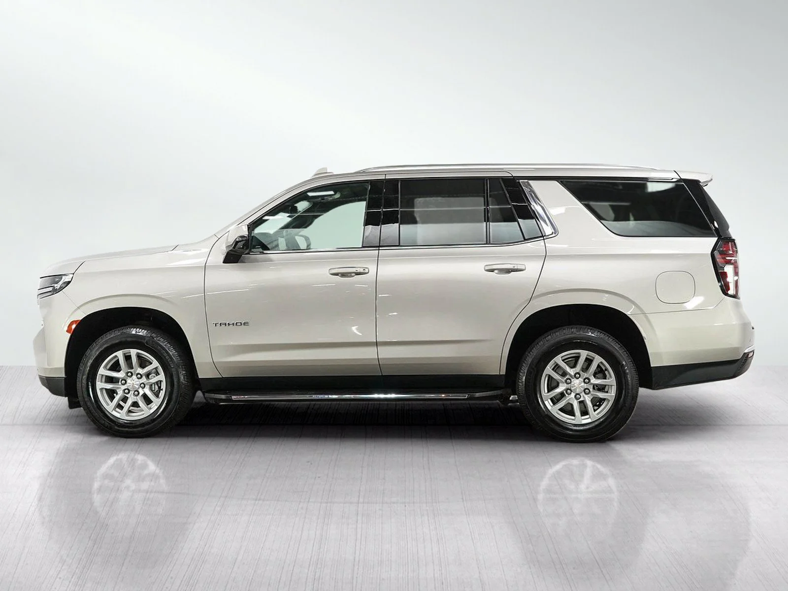 Used 2024 Chevrolet Tahoe LT with VIN 1GNSKNKD2RR273182 for sale in Burnsville, Minnesota