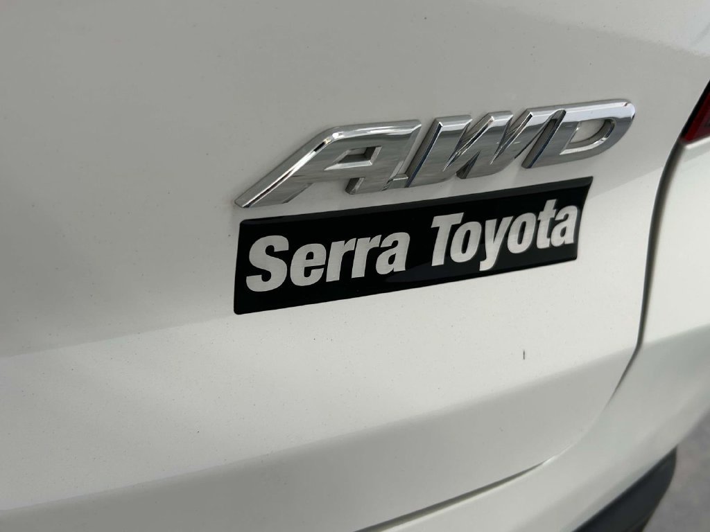 Used 2023 White Honda EX-L image 10